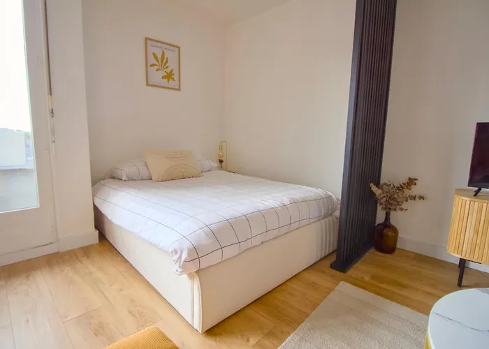 La Duche - Neuf Central, Calme, Vue Sur Les Toits De Et Parking, Intendance Luxury Host *