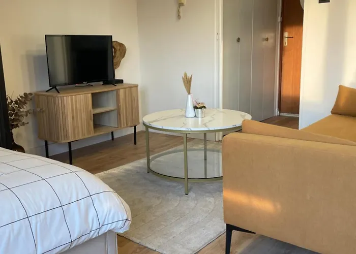 Appartement La Duché - Neuf Central, Calme, Vue Sur Les Toits De Et Parking, Intendance Luxury Host *