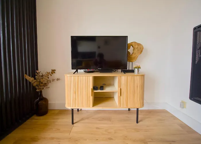 Daire La Duche - Neuf Central, Calme, Vue Sur Les Toits De Et Parking, Intendance Luxury Host